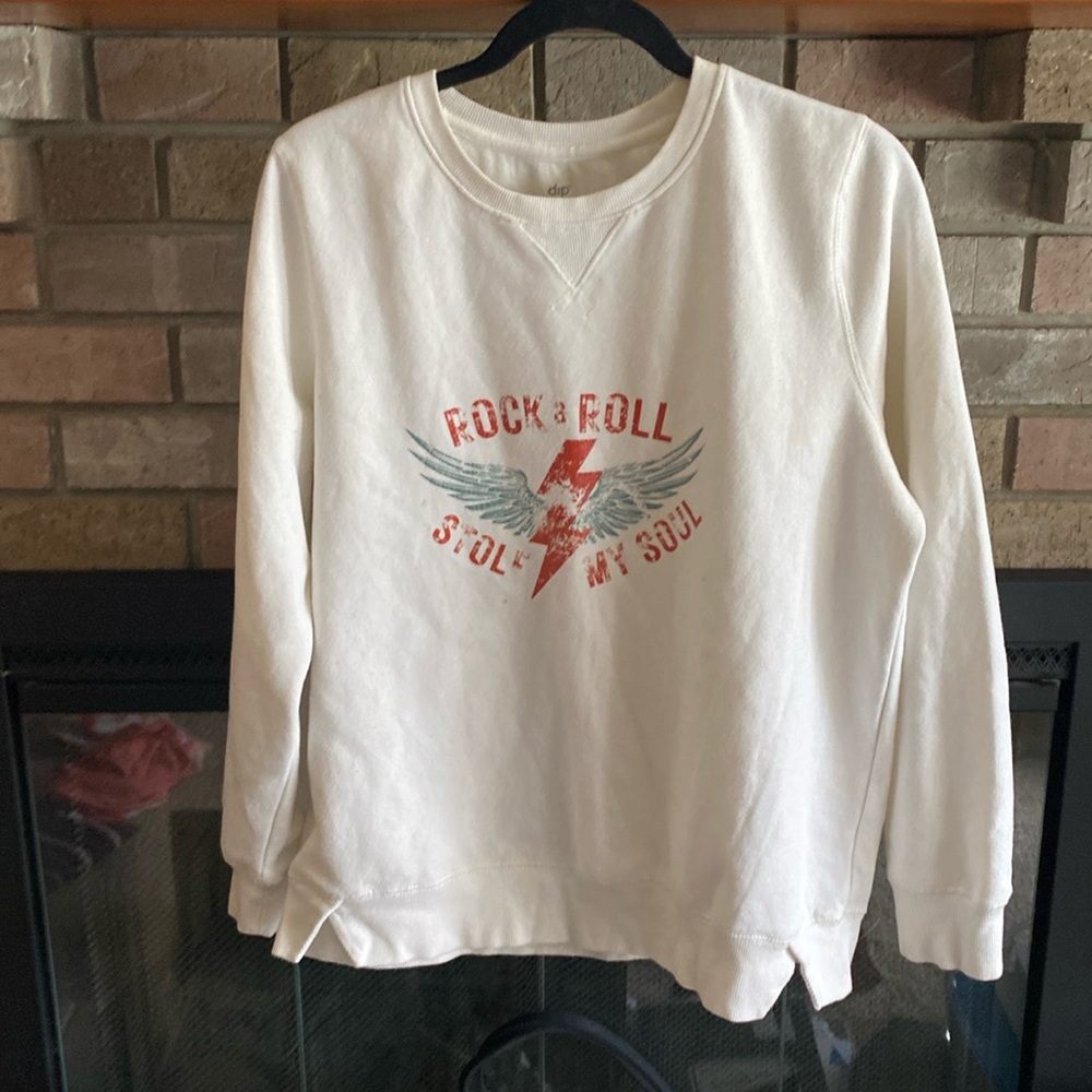 Dip crewneck with a distressed design vinyl transfer